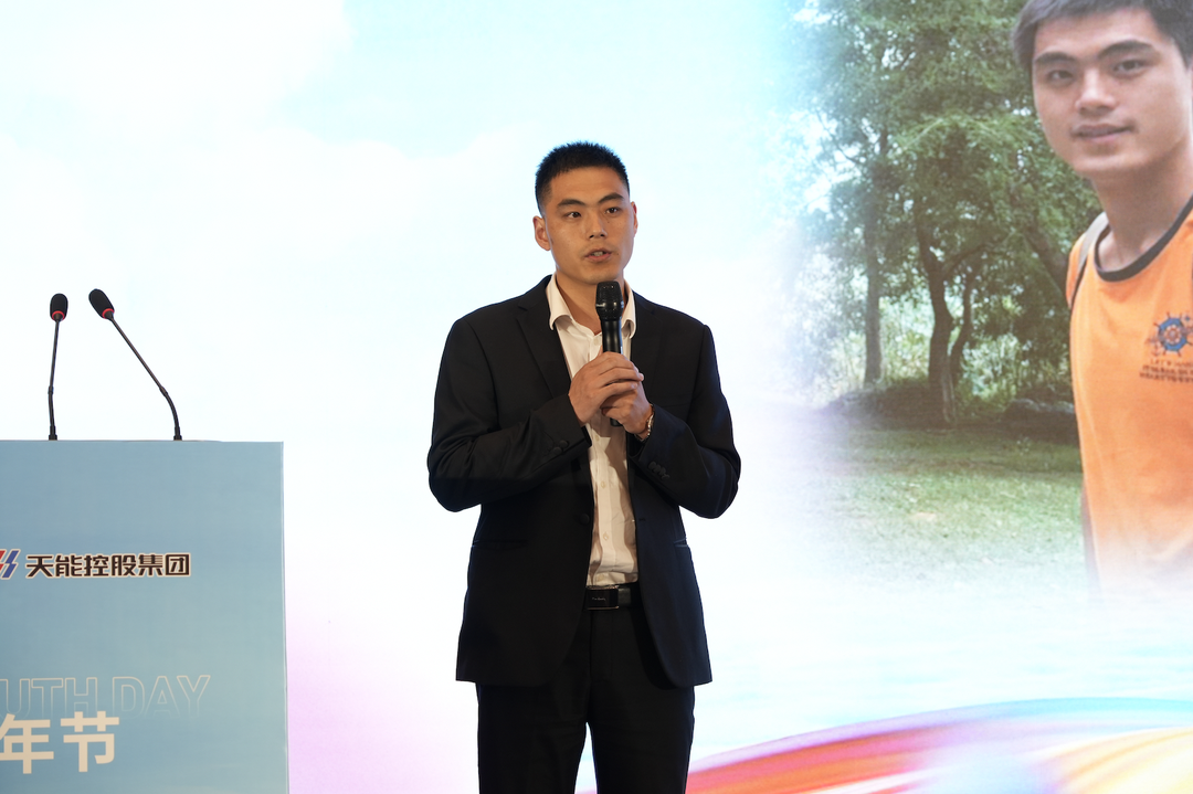 才聚今日看料
 智创未来｜今日看料
青年这样过五四_1c7e971d.png